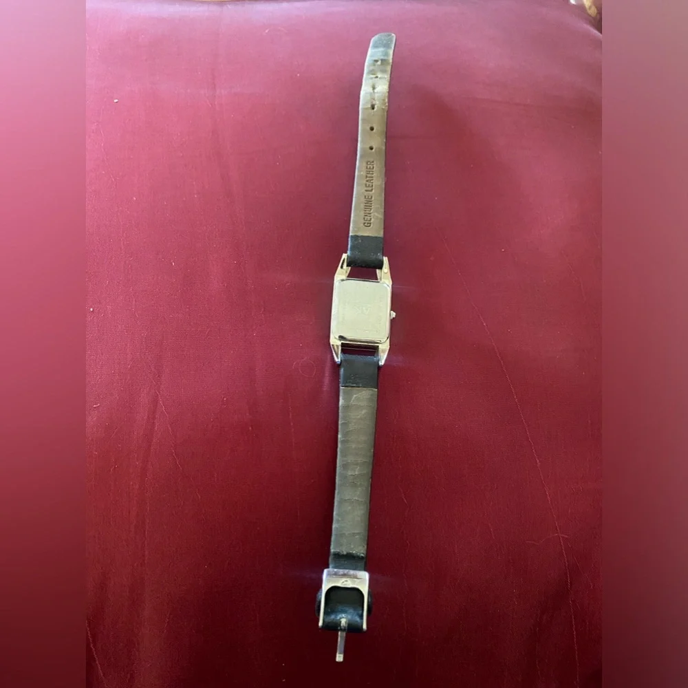 Ladies Watch - Picture 5 of 7